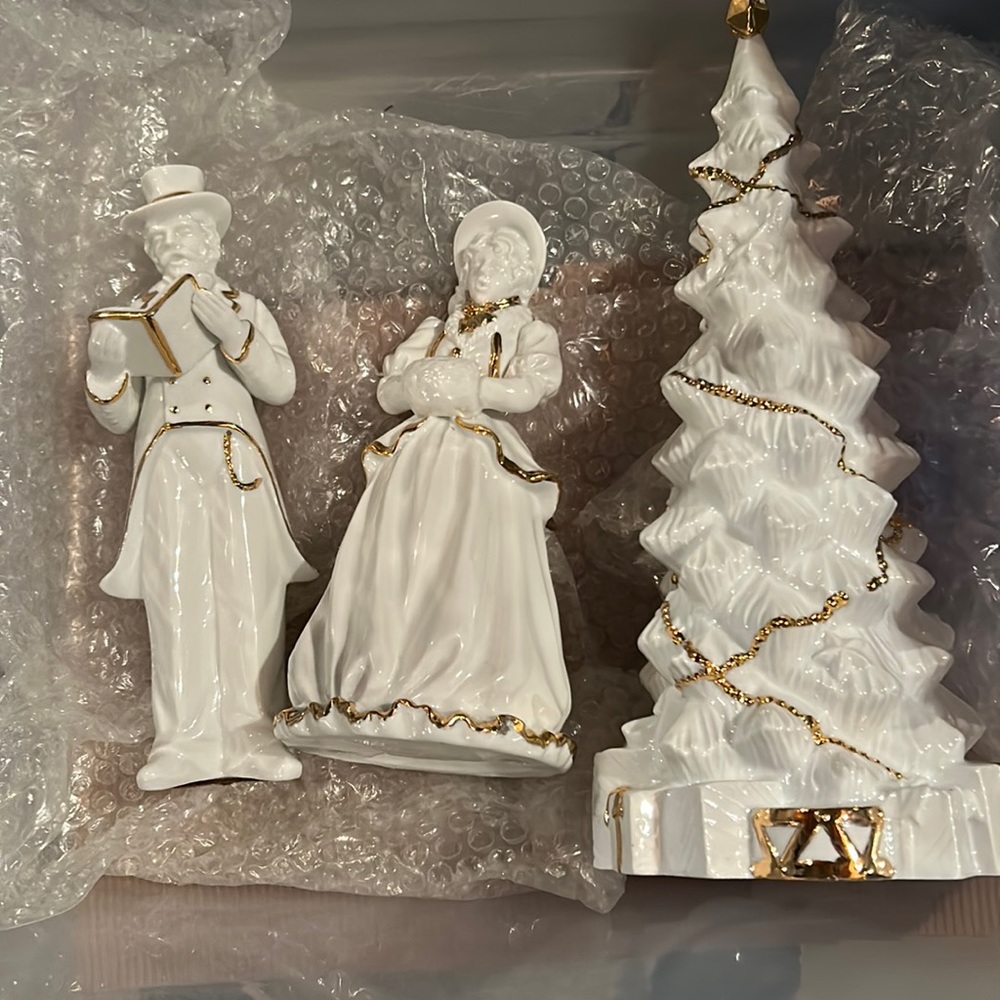Christmas Carolers and matching tree
